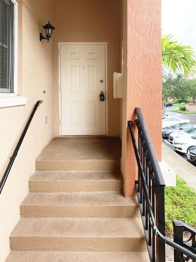 Building Photo - 2BD/2BA Condo in Briar Bay!