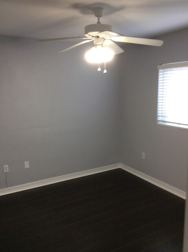 Building Photo - 1401 Silverstone Ave