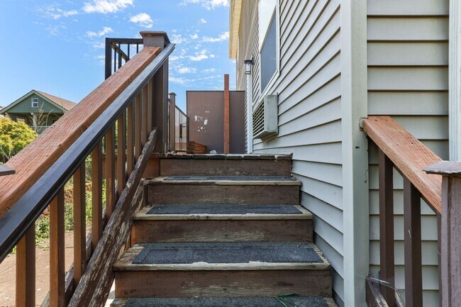 Building Photo - 2020 NE Rodney Ave