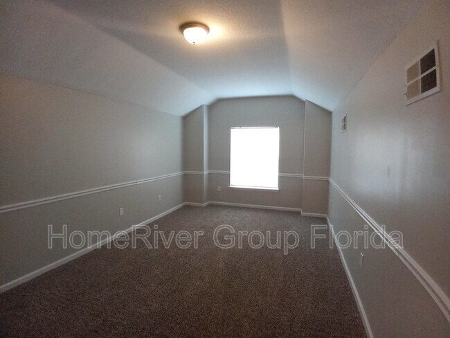 Building Photo - 2575 Creekfront Dr