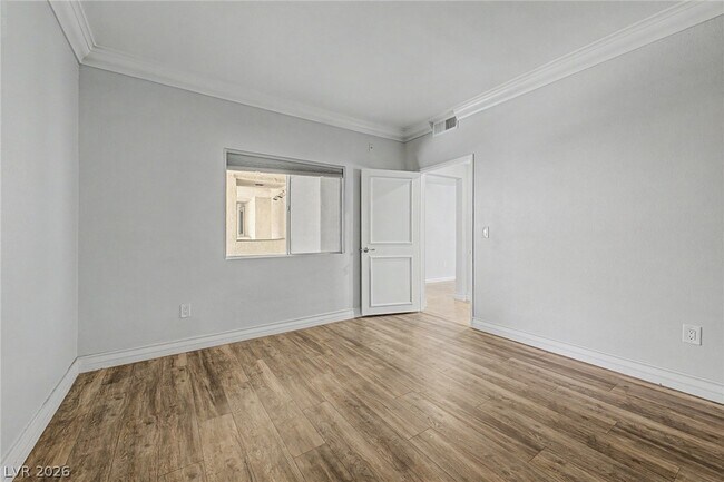 Building Photo - 260 E Flamingo Rd
