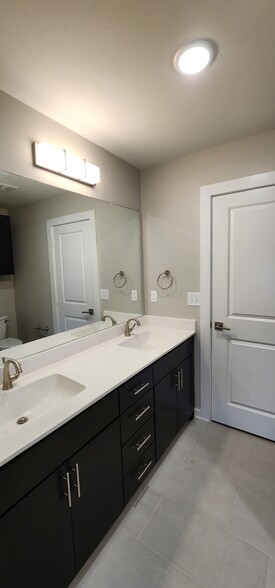 Master Bathroom - 10624 Brothers Ln
