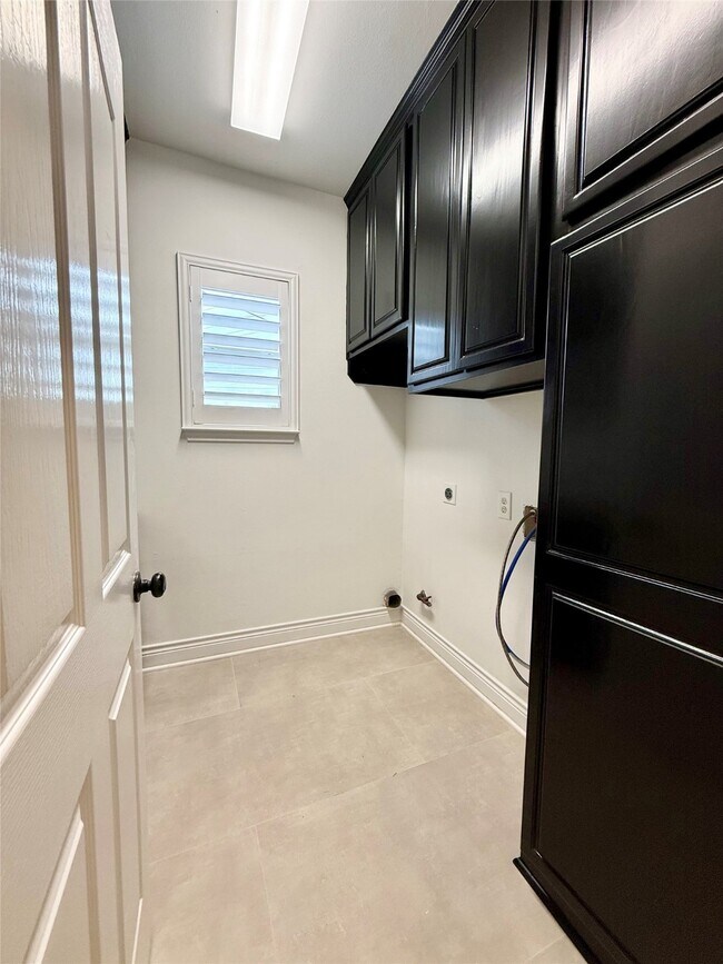 Building Photo - 8431 Big Bend Dr