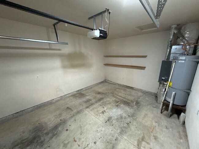 Building Photo - 1685 Lucinda Ave NE
