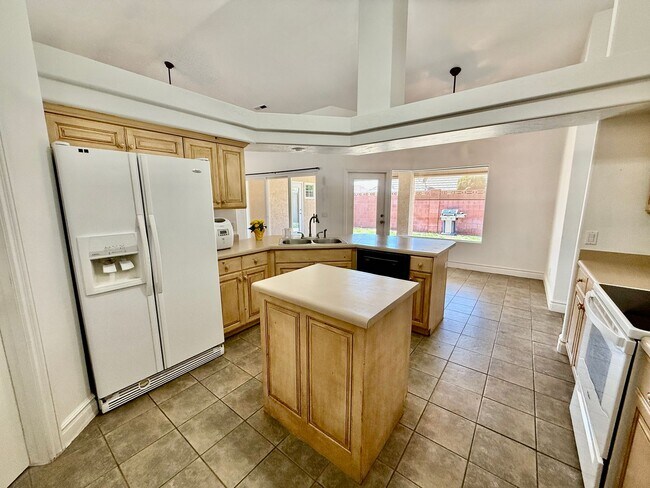 Building Photo - 4-BR Home in Shadow Mountain @ Green Valley