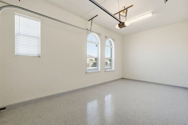 Building Photo - Gated Community Amazing ameneties