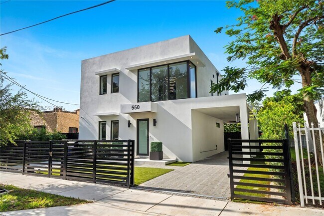 Building Photo - 550 NW 42nd St