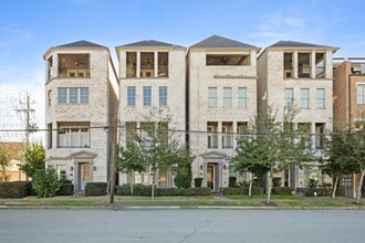 Building Photo - 1005 St Charles St