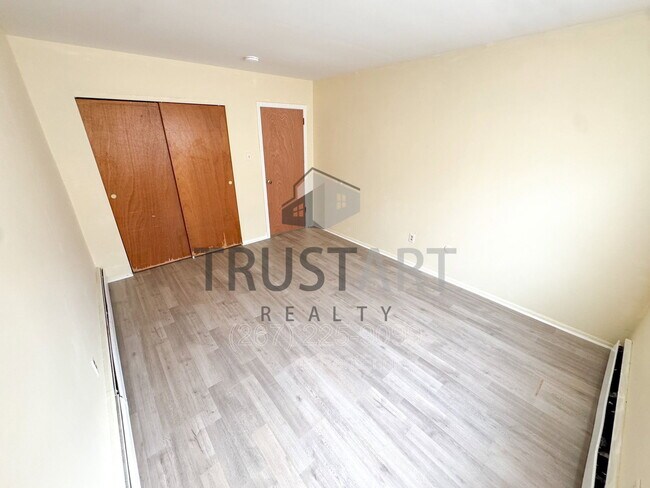 Building Photo - 6020 Hegerman St