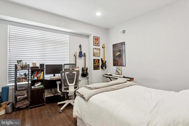 Building Photo - 818 N 16th St