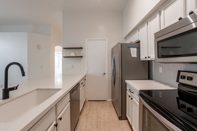 Building Photo - Beautiful 2 bedroom & 2 bath home in Desert Foothills Villas