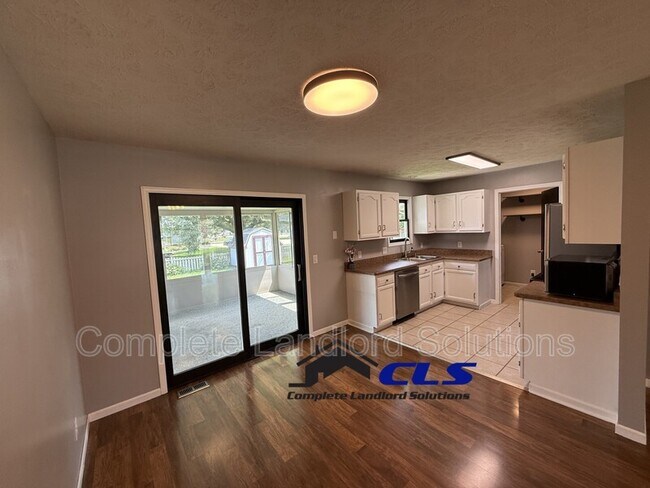 Building Photo - 2972 Kings Ct