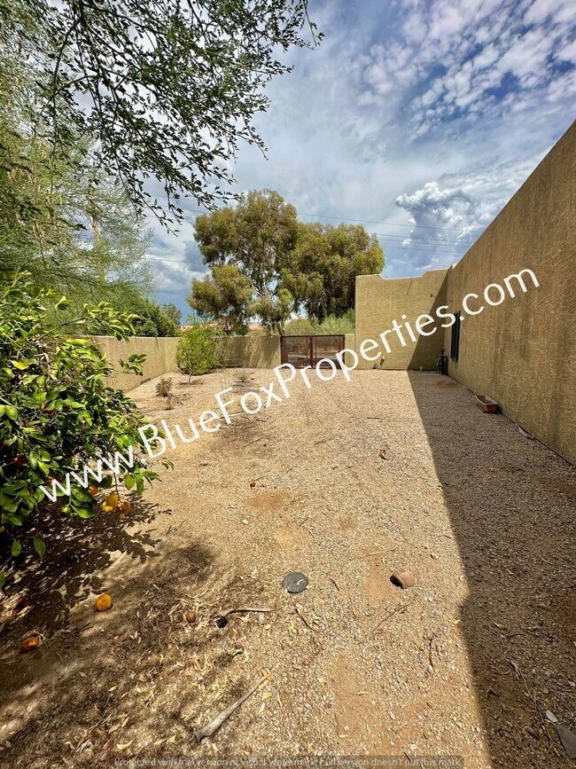 Building Photo - 4814 N Castle Ridge Rd