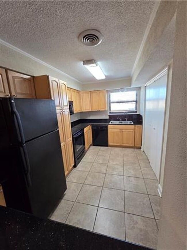 Building Photo - Water Front Condo