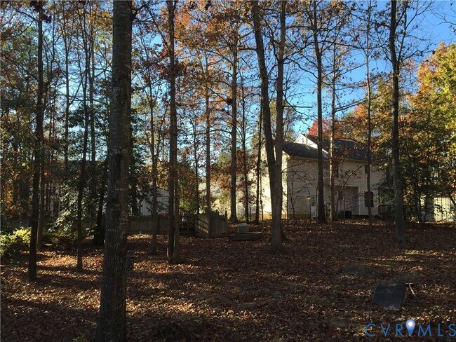 Building Photo - 5633 Lake Sharon Dr