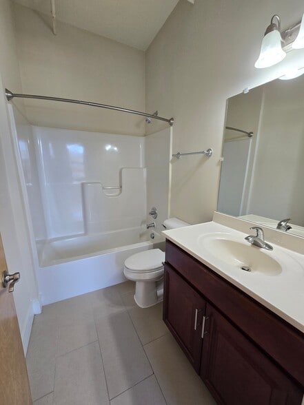 Building Photo - 613 N Lombardy St