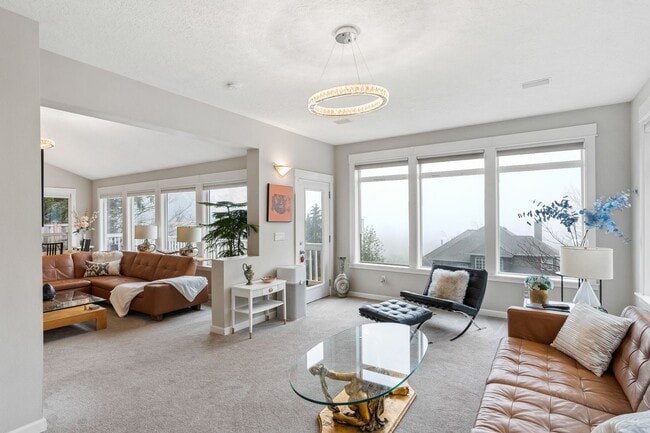 Building Photo - FURNISHED! Exquisite 3-Bedroom Furnished H...