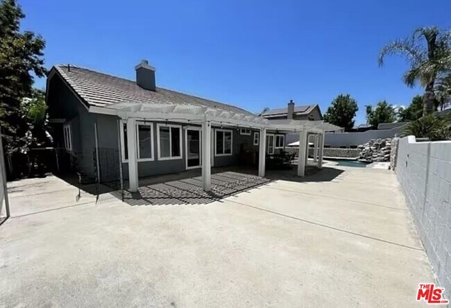 Building Photo - 2982 Briarwood Dr