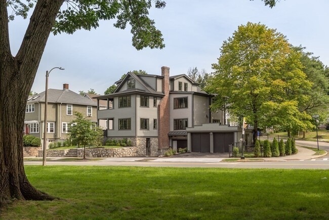 Building Photo - 67 Eliot St