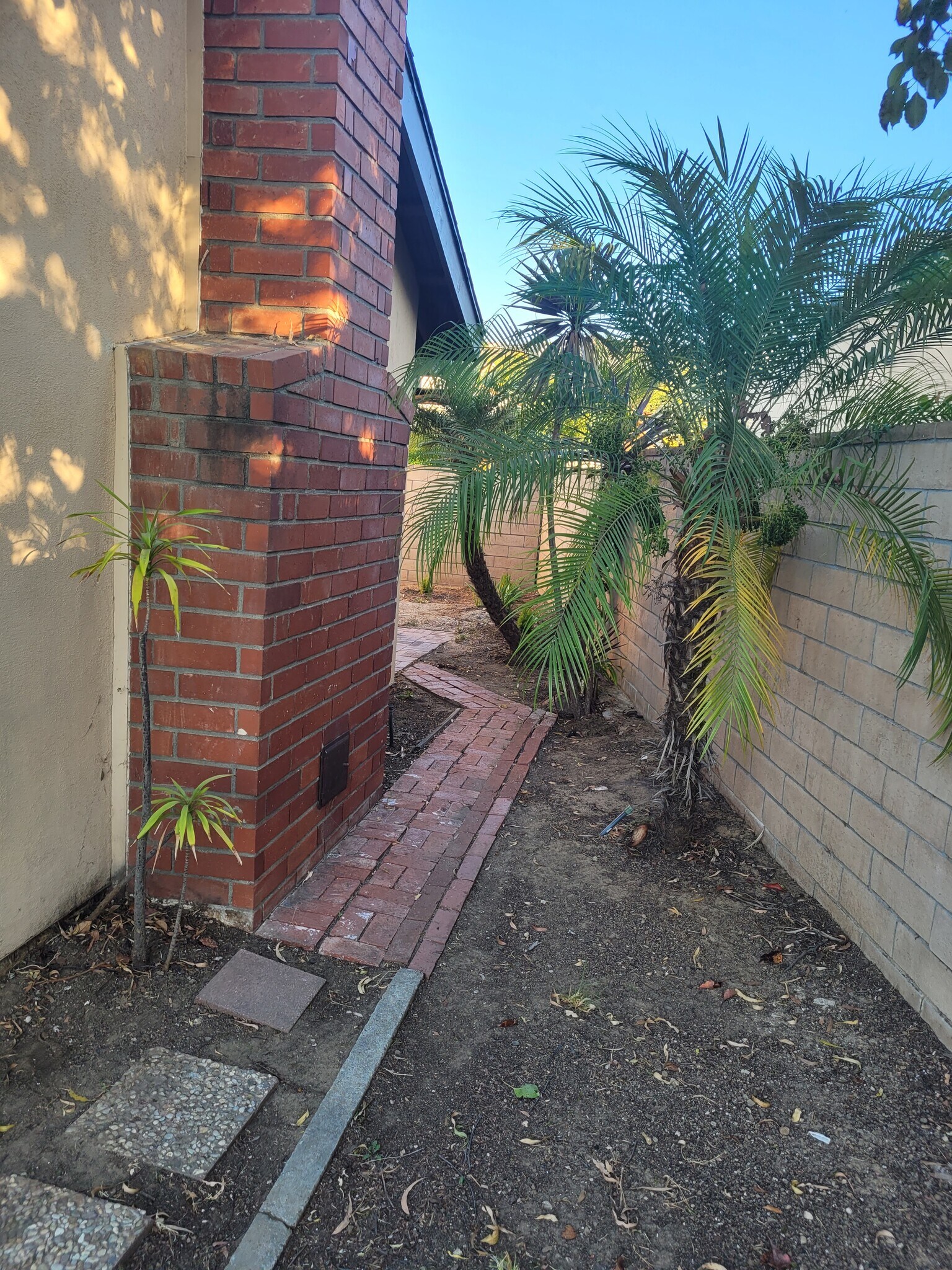 Building Photo - 111 Avenida Santa Anita