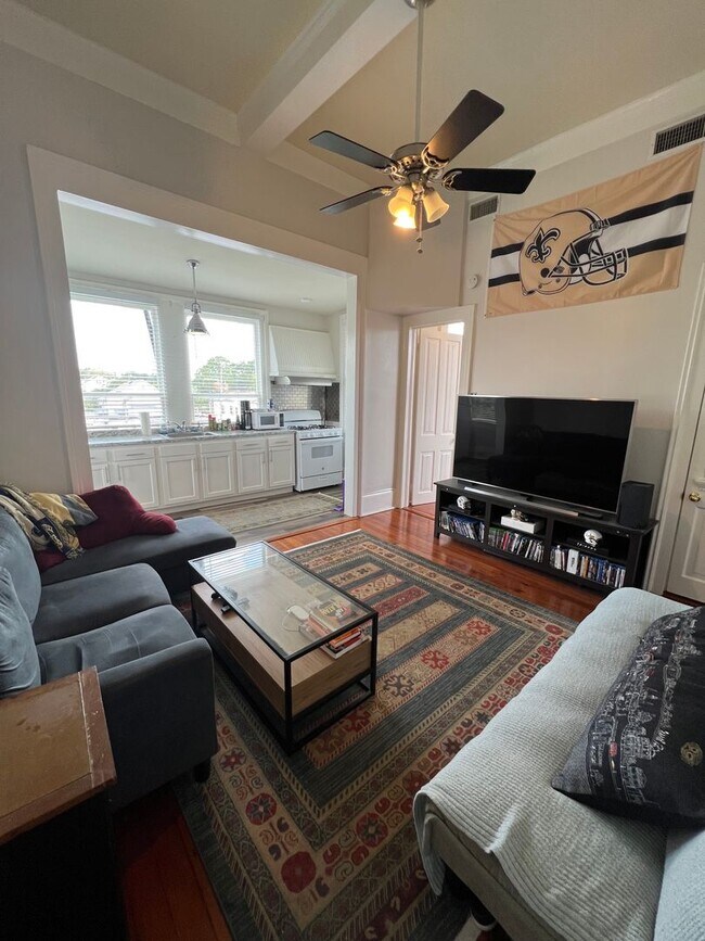Building Photo - Charming 1BD/1BA in fantastic Uptown location!