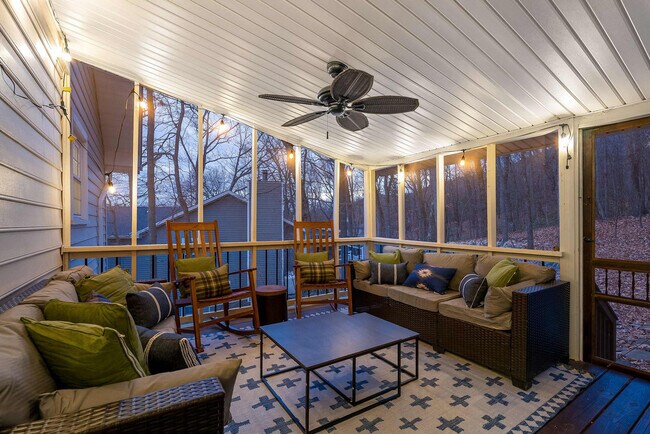 Building Photo - 2964 Hopkins Dr