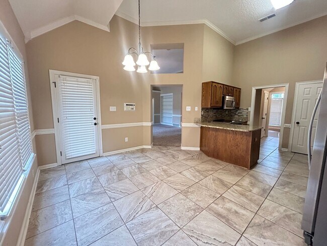 Building Photo - 4 BEDROOM/2 BATH HOME + Bonus Room in Rive...