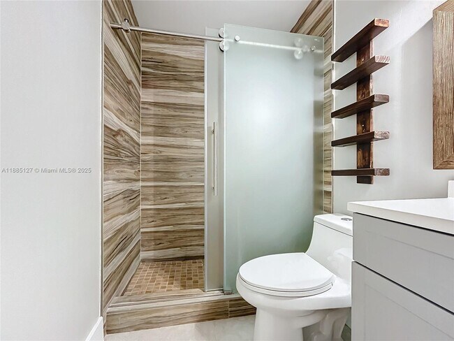 Building Photo - 13804 Kendale Lakes Dr