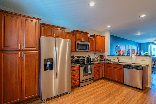 Building Photo - 1275 E University Dr