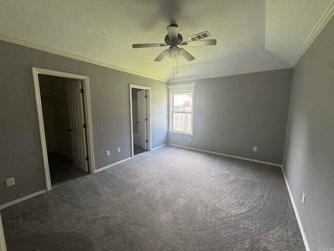 Building Photo - 200 Wildflower Dr