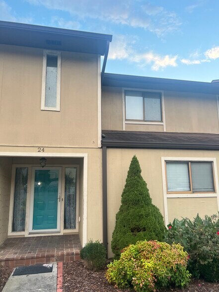 Building Photo - 605 Redstone Dr