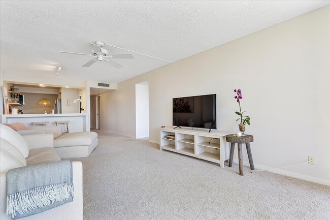Building Photo - 13 Royal Palm Way