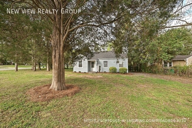 Building Photo - 301 Seldon Dr