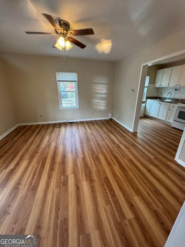 Building Photo - 105 Mechanic St SE