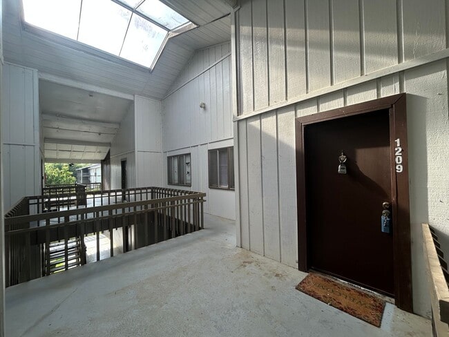Primary Photo - Spacious 1/1 with Balcony with Sunset Views