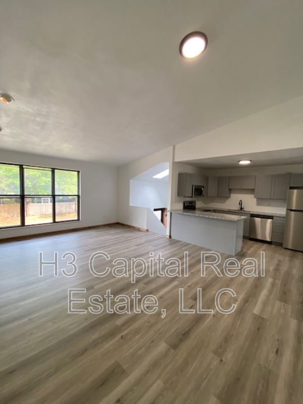 Building Photo - 620 Ganim Dr