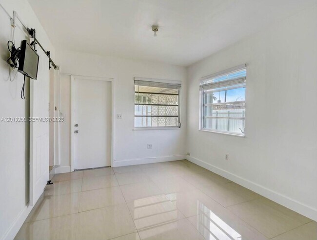 Building Photo - 9494 SW 39th St