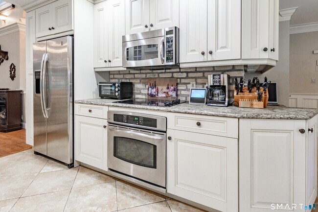 Building Photo - 2 Bramble Bush