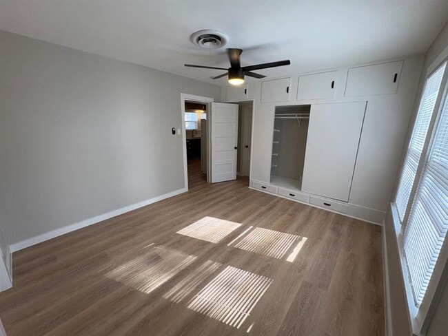 Building Photo - 4620 Bennett Ave