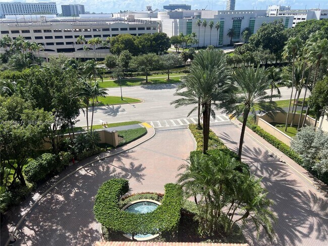 Building Photo - 19501 W Country Club Dr