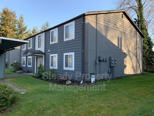 Building Photo - 1822 S 95th St