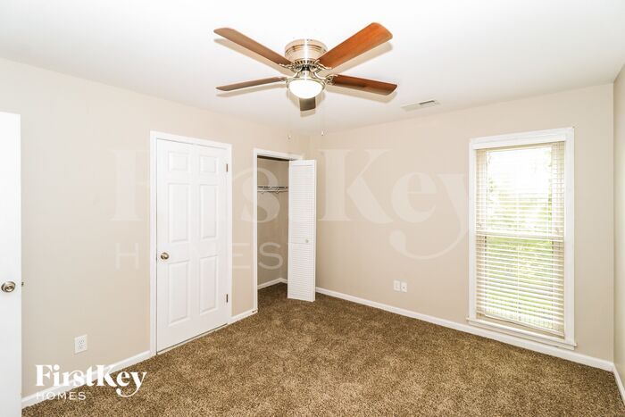 Building Photo - 8827 Fairway Gardens Dr