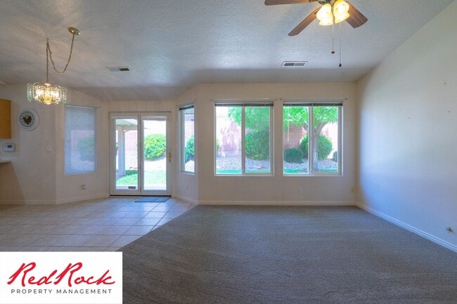 Building Photo - 3 Bed 2 Bath Home in Ivins with Views of Red Mountain