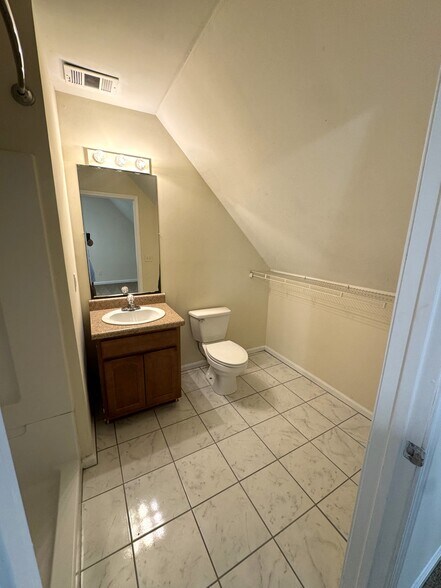 Building Photo - 223 Derby St