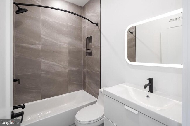 Building Photo - 3108 Clifford St