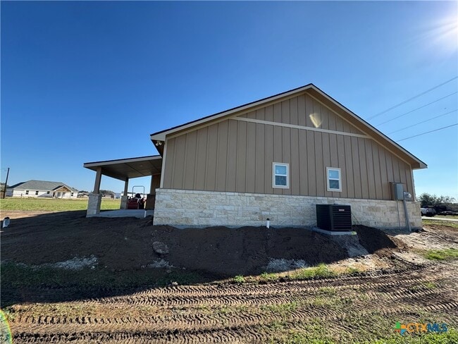 Building Photo - 318 Warehouse Rd