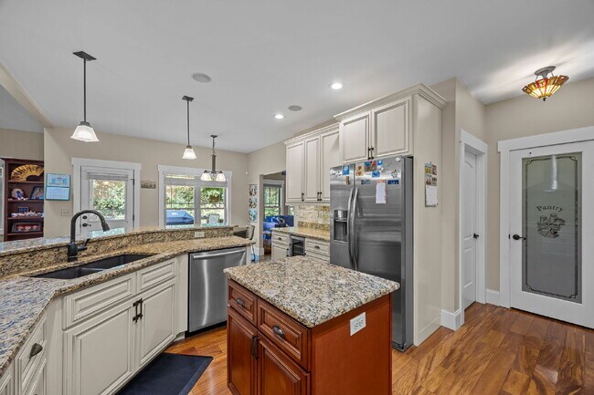 Building Photo - Spacious 3-Bedroom Home with Bonus Room & ...