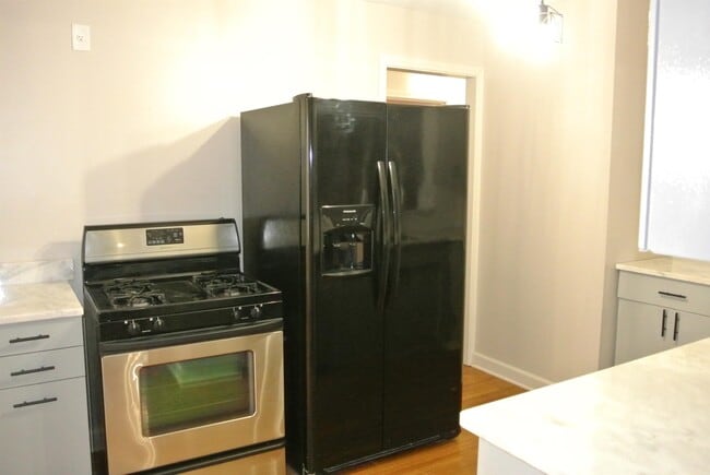 Building Photo - 1453 Colonial Rd