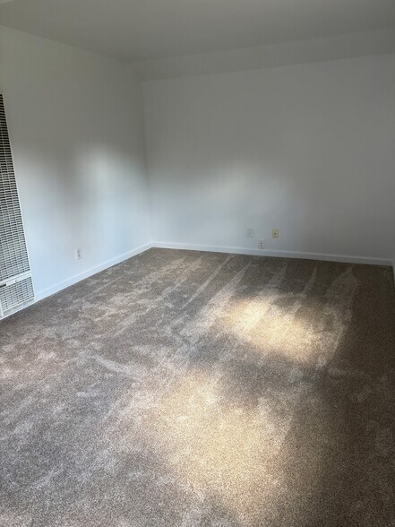 Building Photo - 3707 Burchfield Dr