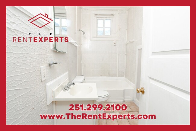 Building Photo - 2050 Dauphin St